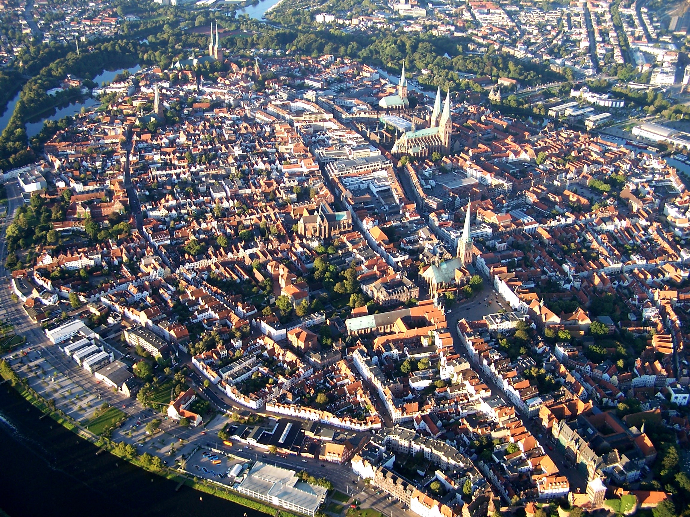 Lübeck-eko alde zaharra (Alemania) airetik.
