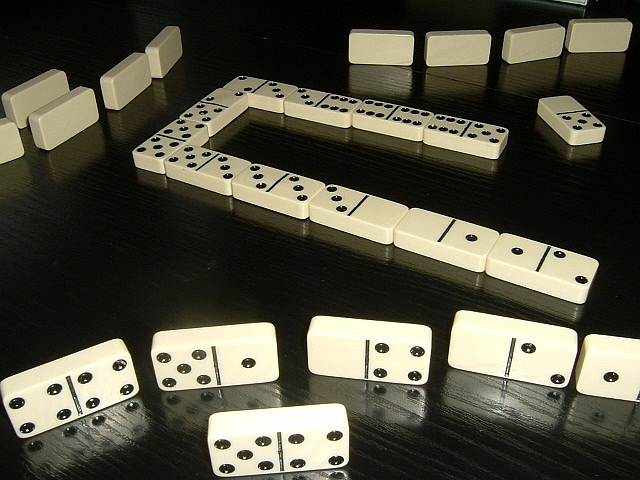 Domino mahai-jokoaren fitxak